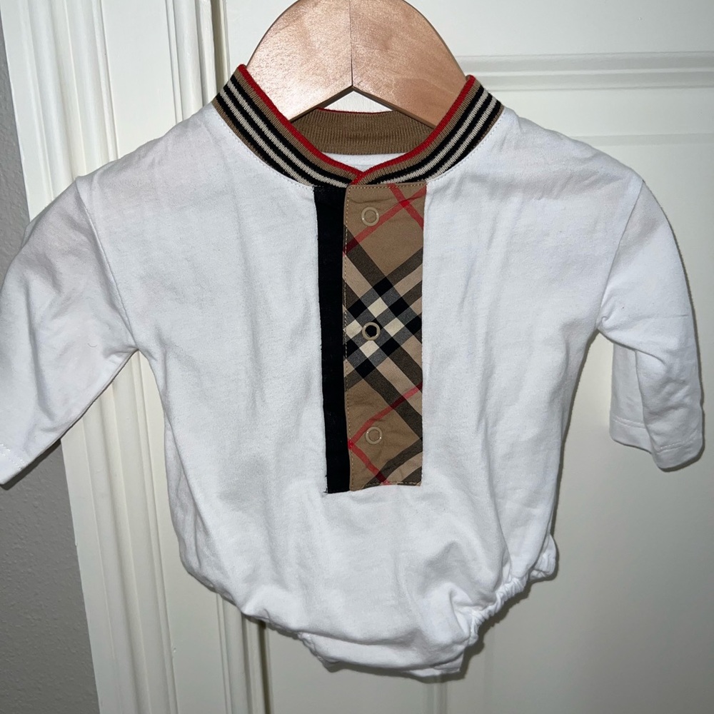 BURBERRY KIDS
Baby White Cotton Bodysuit